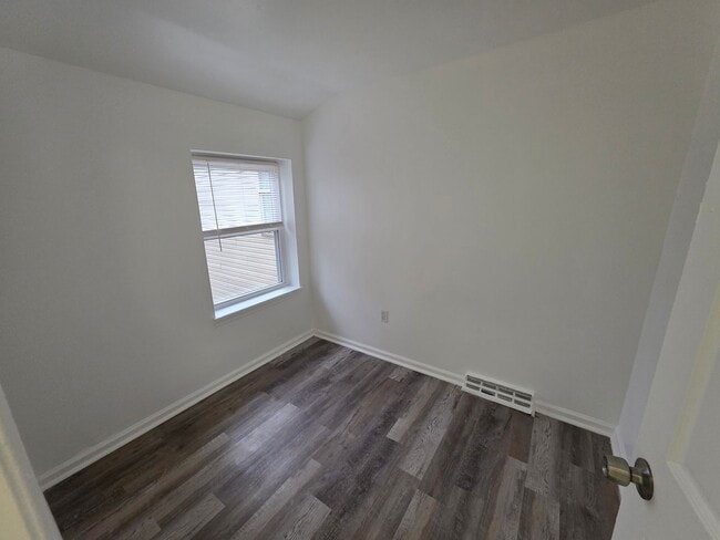 Building Photo - 2208 Lamotte St