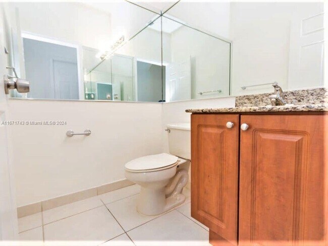 Building Photo - 8101 Madison Lakes Cir S