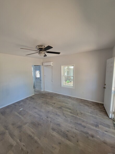 Building Photo - 515 W 7th Ave