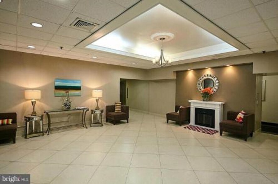 Building Photo - 5911 Edsall Rd., APT #705
