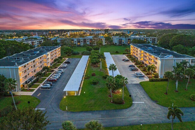 Building Photo - 300 N Hwy A1A