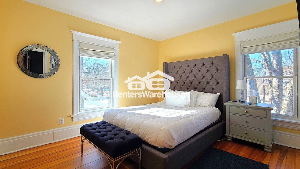 Building Photo - 1026 3rd St