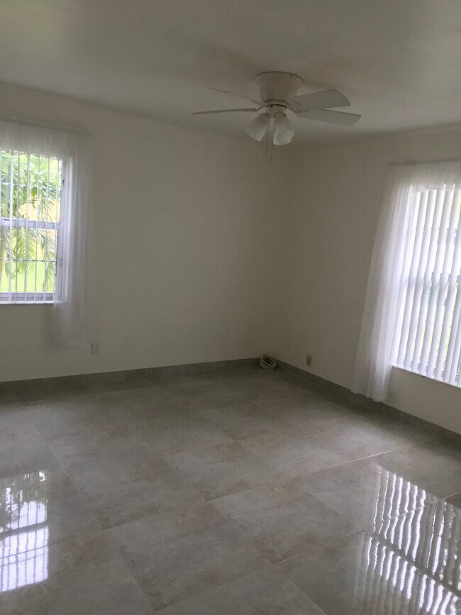 Master bedroom - 11701 SW 108th Ln