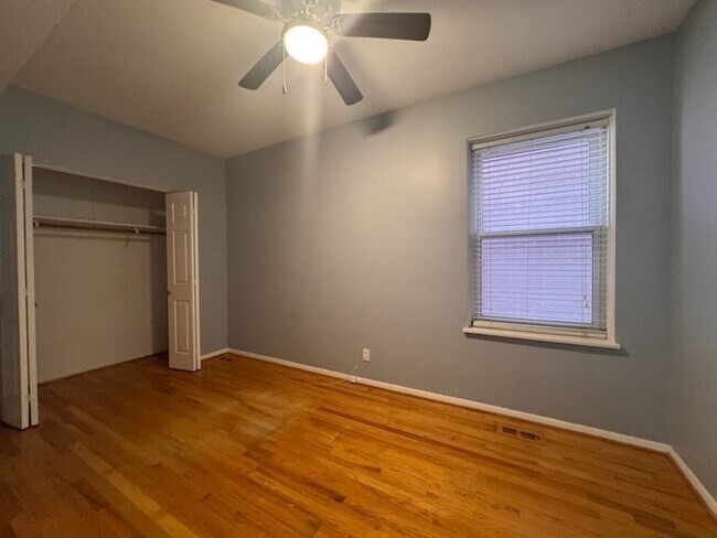 Building Photo - 3834 N Hermitage Ave