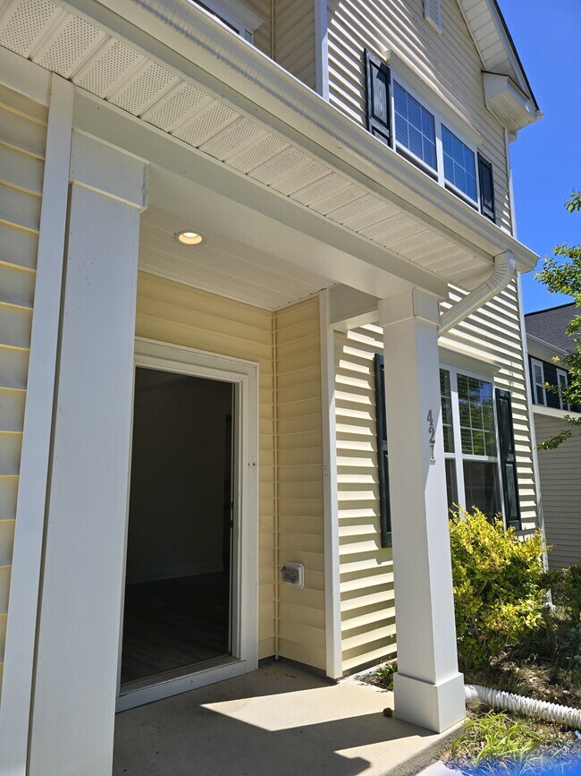 Building Photo - 421 Sailor Wy