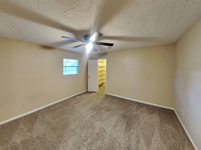 Building Photo - 5702 Kiowa Timbers Dr