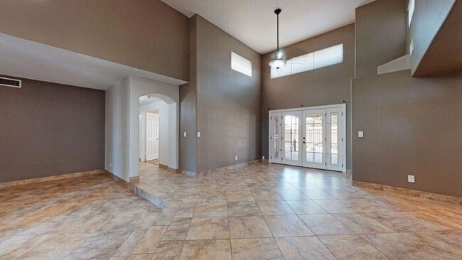 Building Photo - Very nice single level home