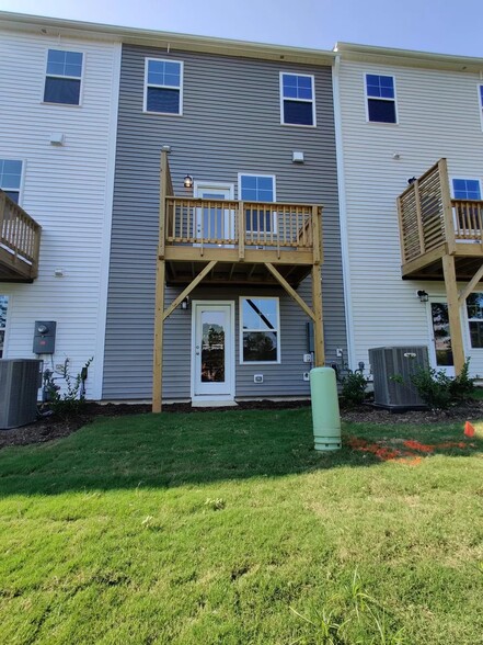 Backyard with Deck - 1068 Shoreside Dr