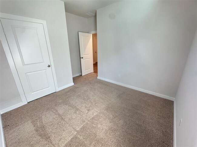 Building Photo - 105 Sorghum Dr