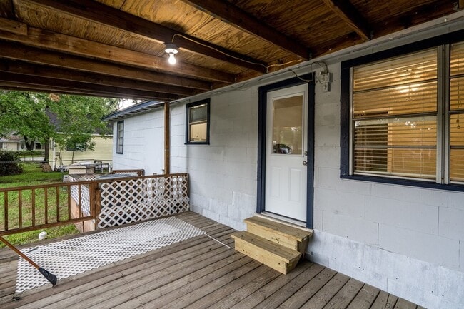 Building Photo - 503 Carrell St