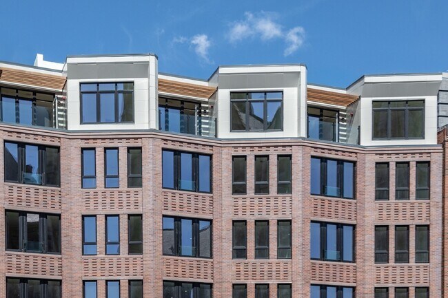 Building Photo - 1395 Washington St