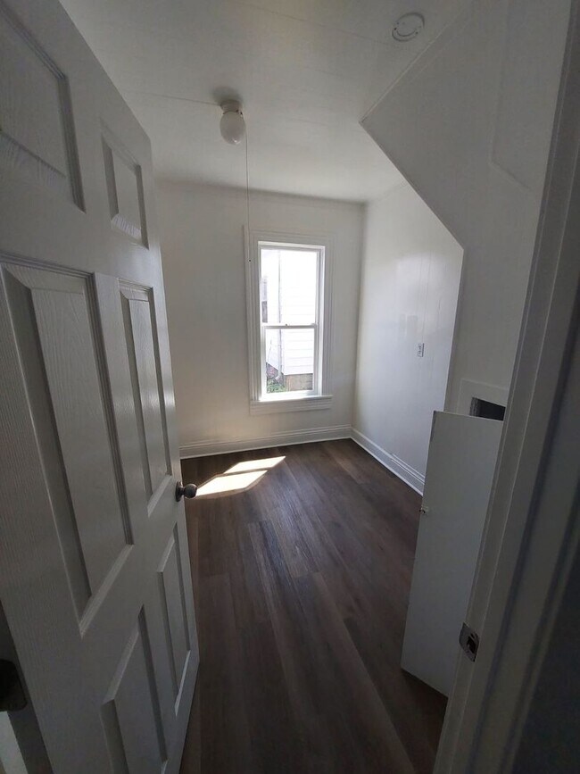 Building Photo - Charming Tacoma Home on a Peaceful Corner Lot!