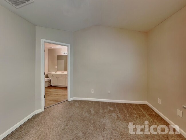 Building Photo - 728 Celeste Ln