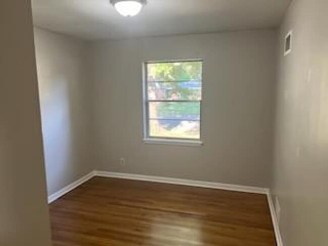 Building Photo - Available Now! MOVE IN SPECIAL HALF OFF FI...