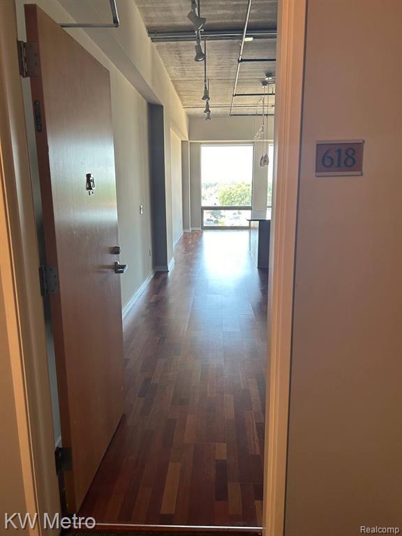 Building Photo - 350 N Main St