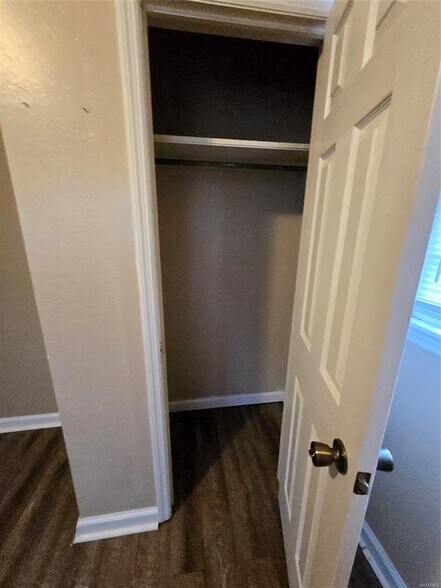 Building Photo - 1809 Midway St