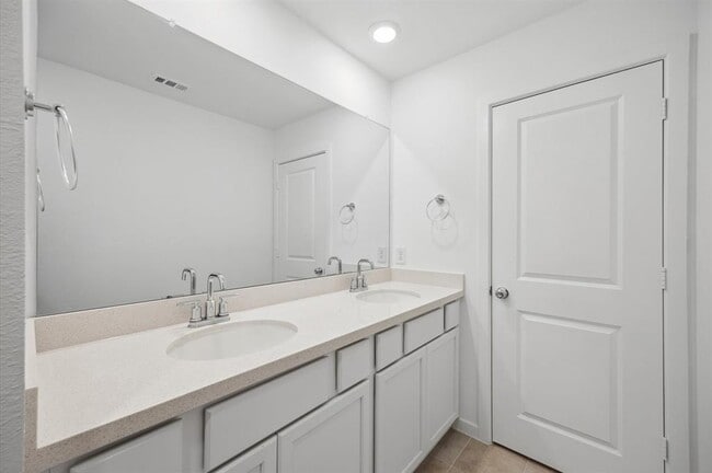 Building Photo - 9514 Du Sable Dr