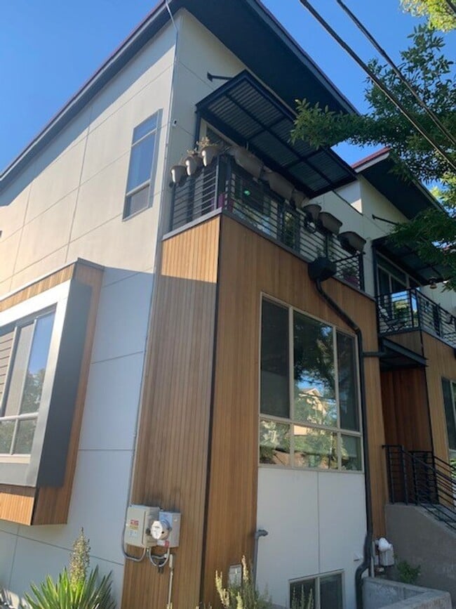 Primary Photo - High End Madison Valley Row House !
