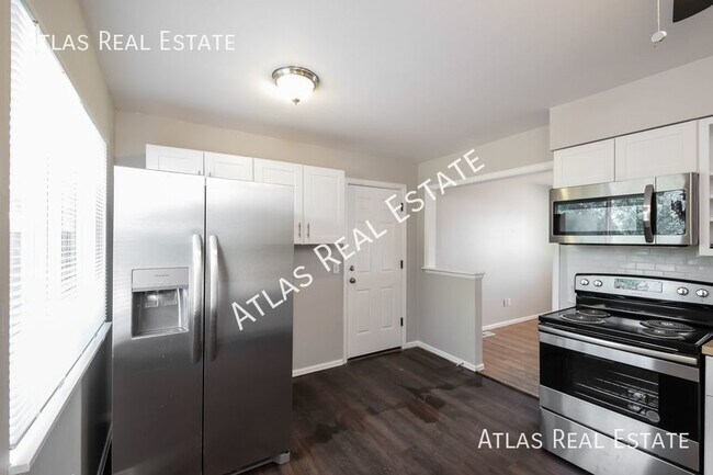 Building Photo - Cozy 3 Bed 1 Bath Home in Central Aurora!!...