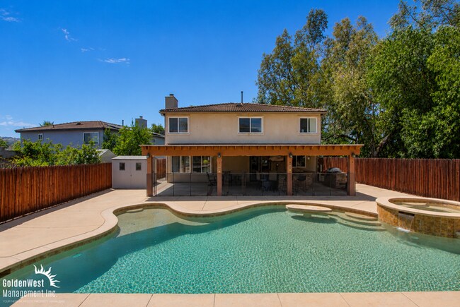 Building Photo - Bright & Spacious 4Bdm and 3Ba Home in Escondido!