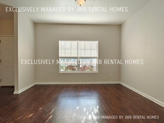 Building Photo - 6254 Lamar Dr