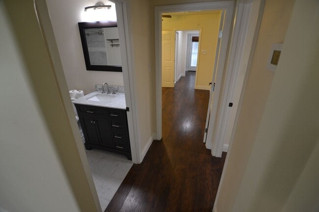 Building Photo - Newly remodeled, 3 bedroom, 2 bath home near Southern University loaded with amenities!