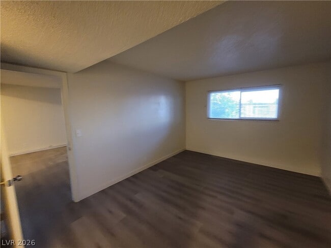 Building Photo - 615 S Royal Crest Cir