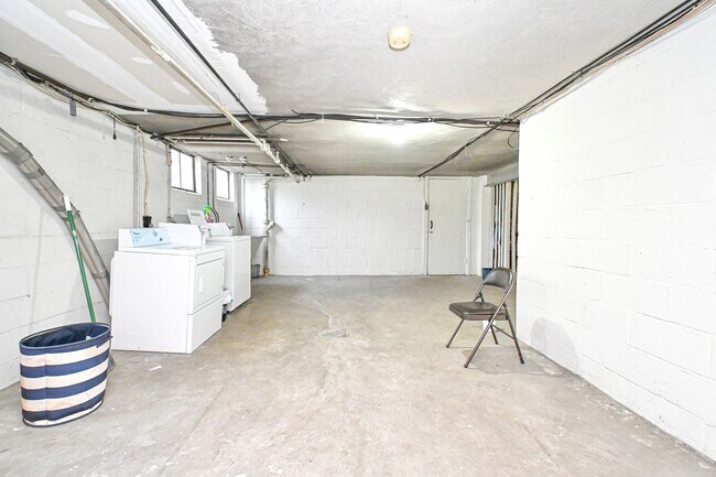Building Photo - 5541 Montgomery Rd