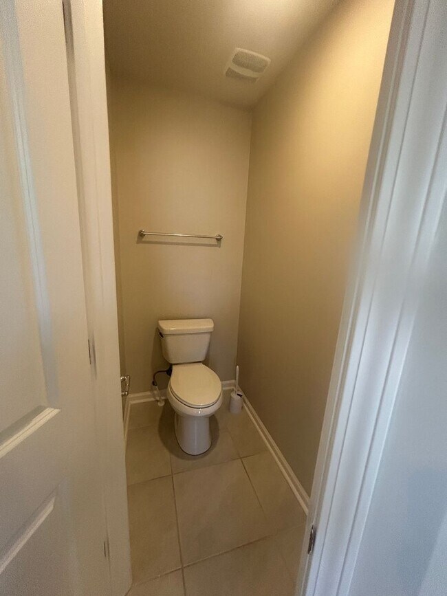 Building Photo - Modern Fountain Park Townhome with Open Floor Plan & 9’ Ceilings