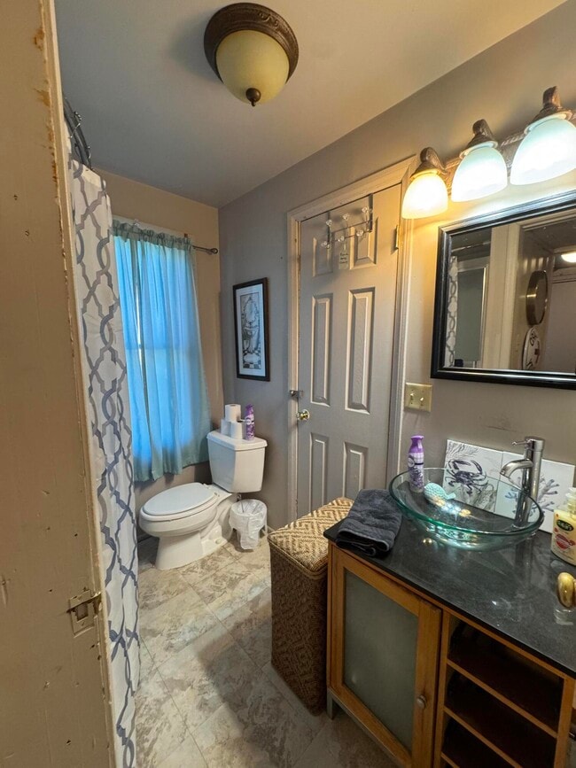 Building Photo - 13512 Venetian Dr