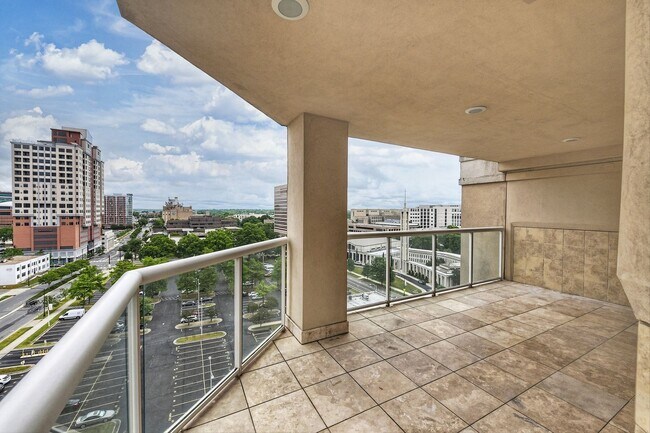 Building Photo - Modern High End Luxury Condo in Uptown Charlotte