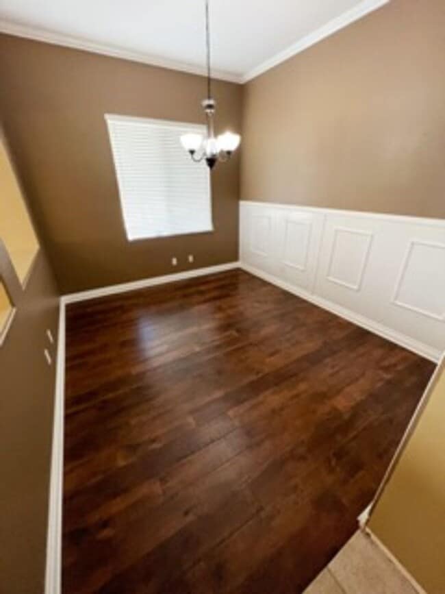 Building Photo - Stunning 2 bedroom Single-Story Home on Me...