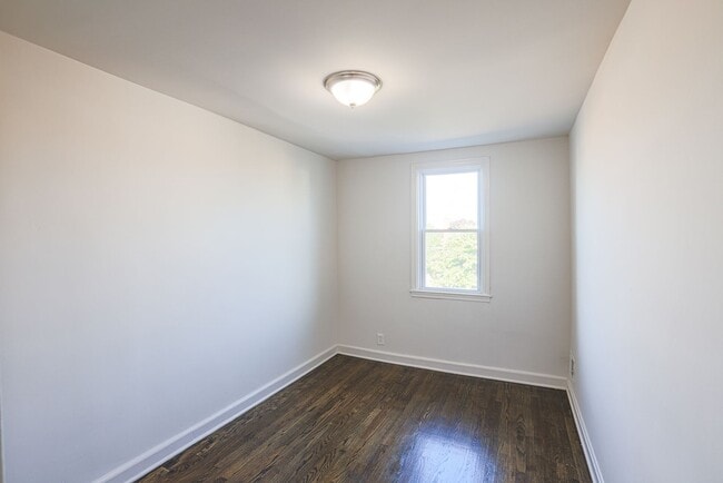 Building Photo - 7842 New Battle Grove Rd