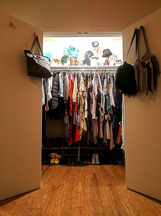 Building Photo - 637 Peralta Ave