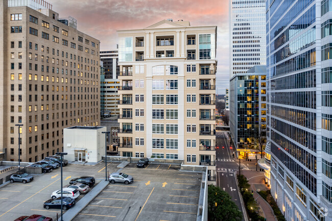 Building Photo - 230 S Tryon St