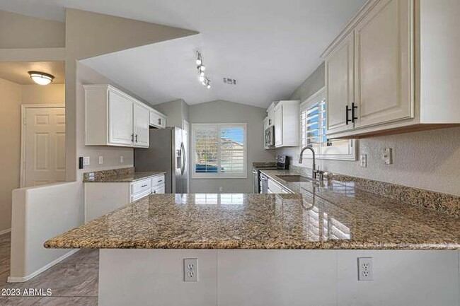 Building Photo - Stunning 3-bedroom, 2-bath home