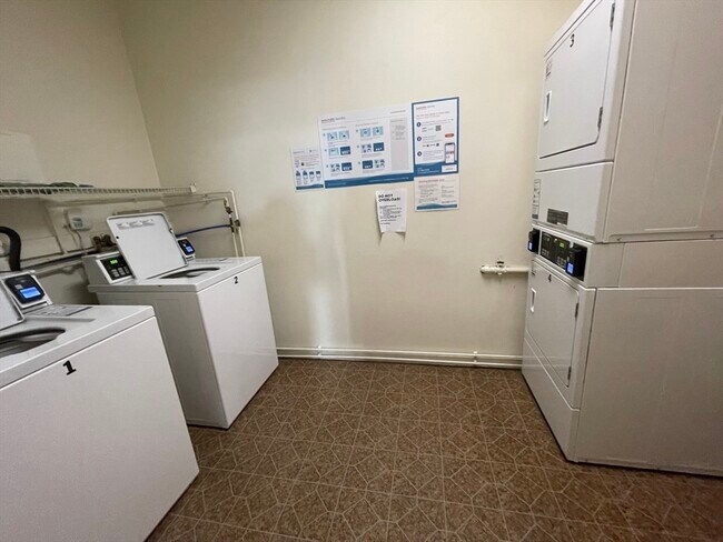 Building Photo - 120 Beaconsfield Rd