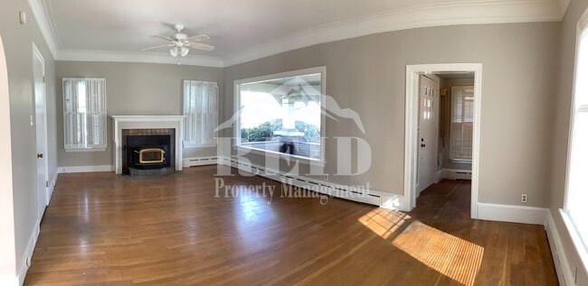 Building Photo - Large home/3bed 3 bath with bonus/office room just outside of PSNS and close to Bremerton Ferry