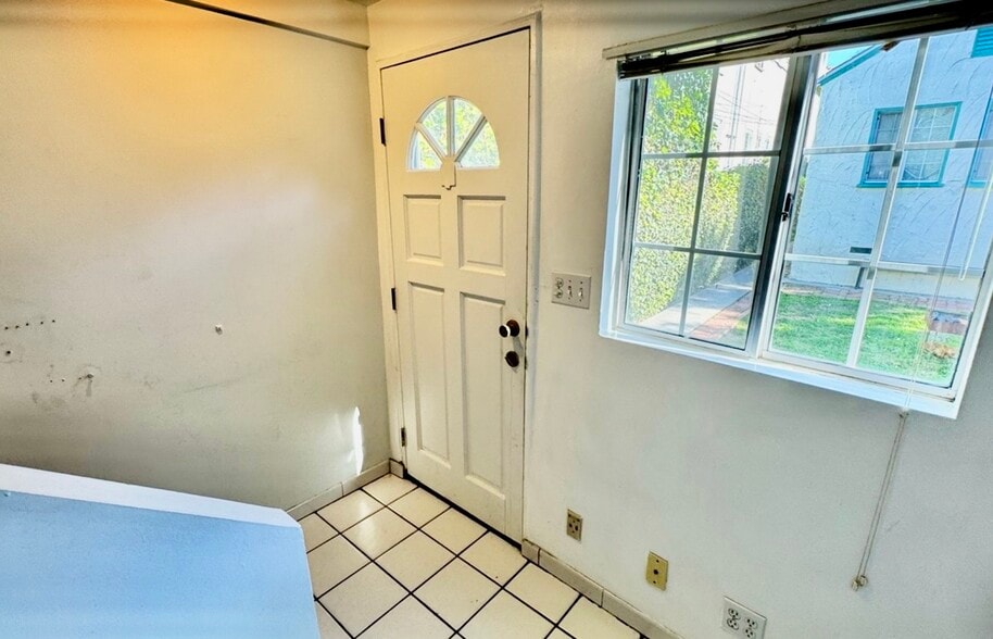 Building Photo - 459 N Alfred St