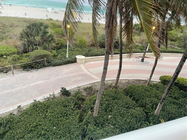 Building Photo - 100 Lincoln Rd