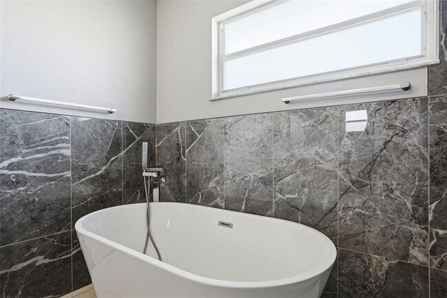 Building Photo - 2263 Deborah Dr