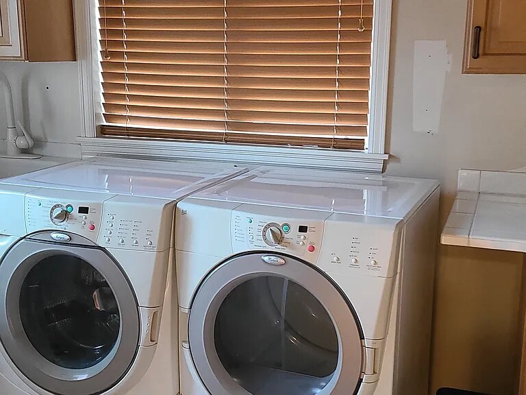 Building Photo - 2467 Twin Peaks Vw