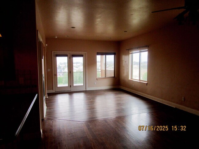 Building Photo - 1417 Fir Ct