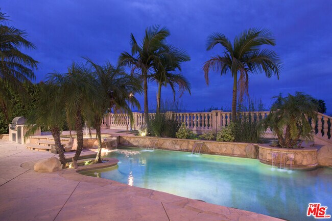 Building Photo - 3016 Elvido Dr