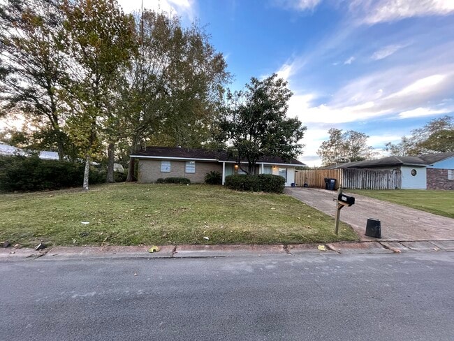 Front - 323 Hunter Dr