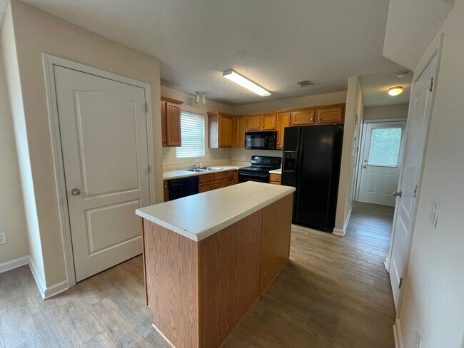 Building Photo - PRE-LEASING FOR AUGUST 2 2026! 1/2 Off Deposit!