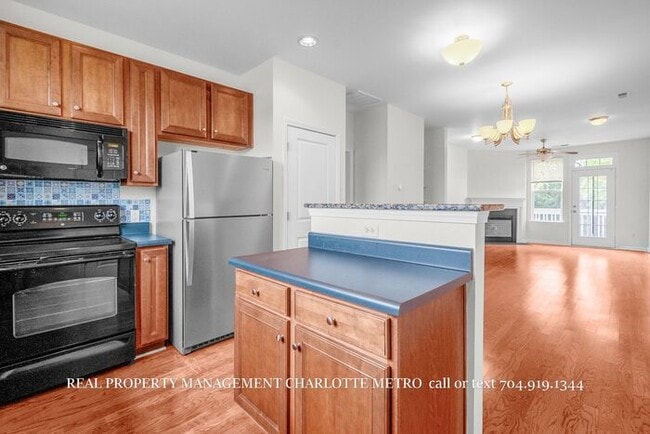 Building Photo - Charming 2 Bed, 2 Bathroom city Retreat Near Uptown Charlotte & Greenway Access