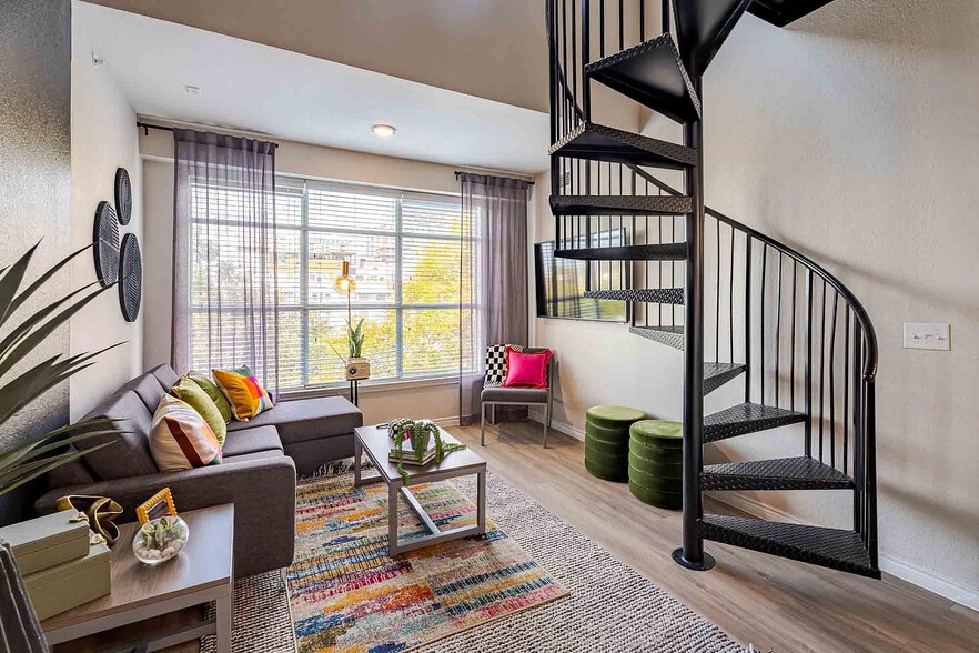 21-Pearl-Apartments-Near-UT-Austin-Fully-Furnished-Living-Room - 21 Pearl