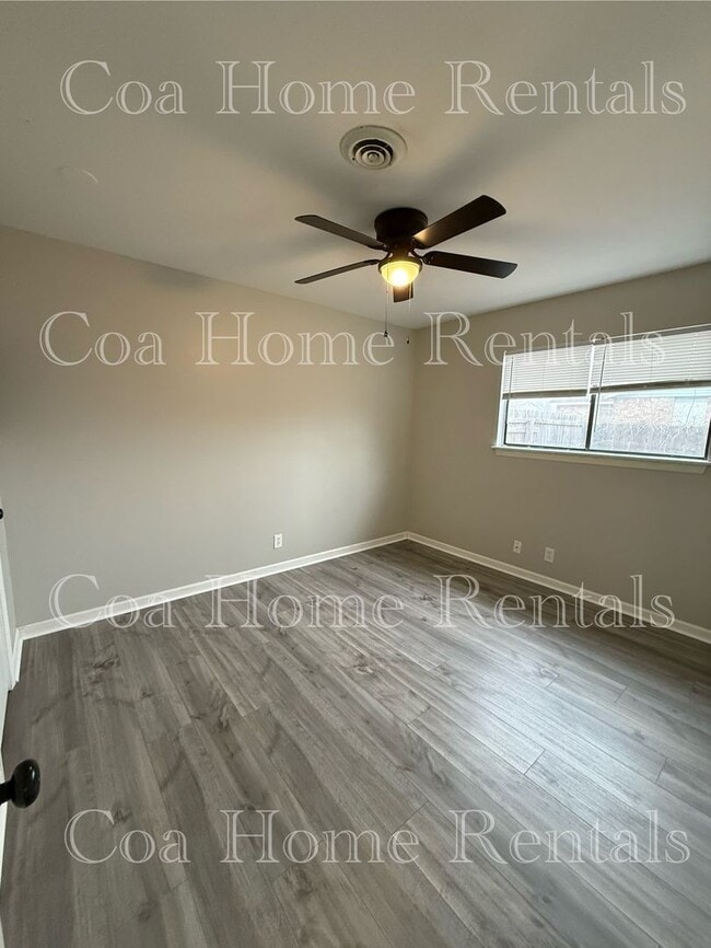 Building Photo - El Monte