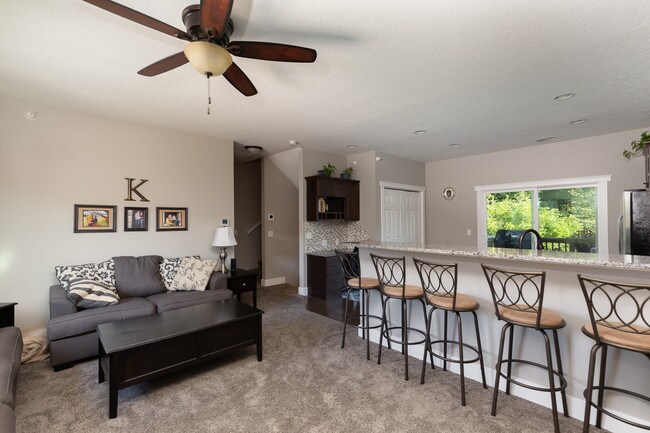 Building Photo - 723 Cox Ct